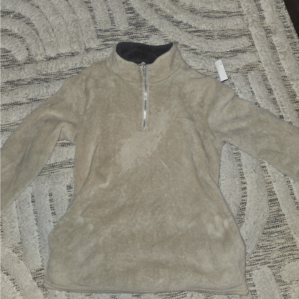 Furry kangaroo pocket women’s sweatshirt!!